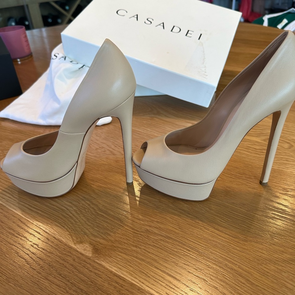 Casadei NWT Beige Peep Toe Platform Pumps Heels Size 37 1/2 - Picture 3 of 5